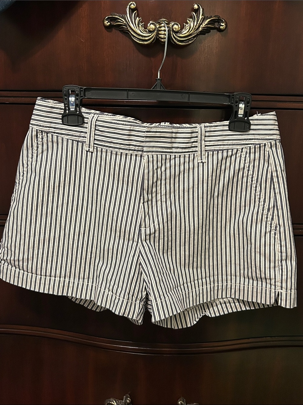 GAP women’s Black and White Striped Flat Front Shorts